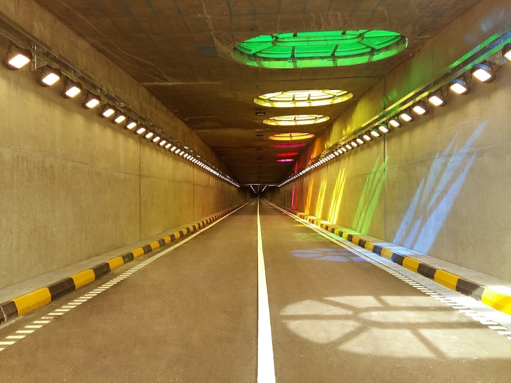 چراغ تونلی مازی نور مدل ساترن